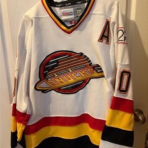 Vancouver Canucks Hockey Jersey - Bure